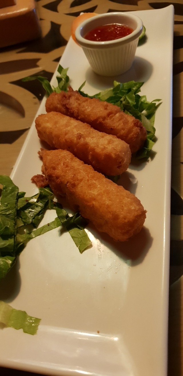 ordered cheese fingers... came out not as hot as expected