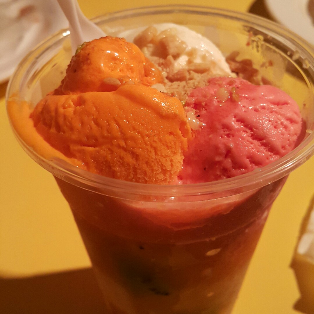 Lebanese cocktail - کوکتل لبناني

Strawberry, mango & vanilla #icecream + mango #juice + some frozen fruits 🍧 @ Lebanese Restaurant - Bahrain