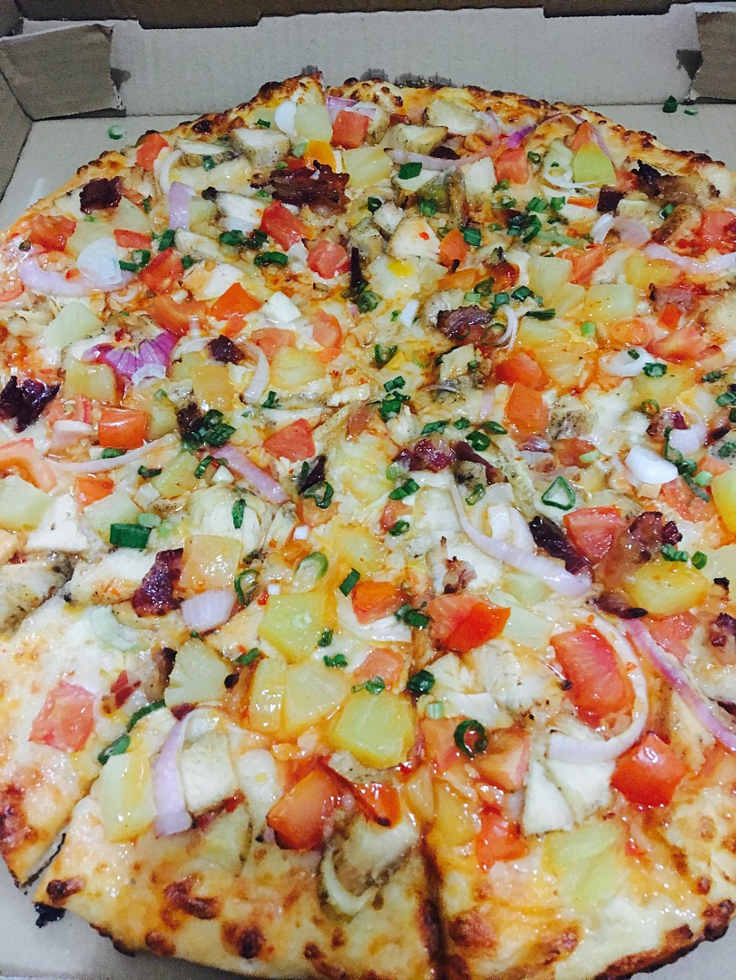 Finest pizza I ever tasted! All my friends love it too! @ راوند تيبل بيتزا - البحرين