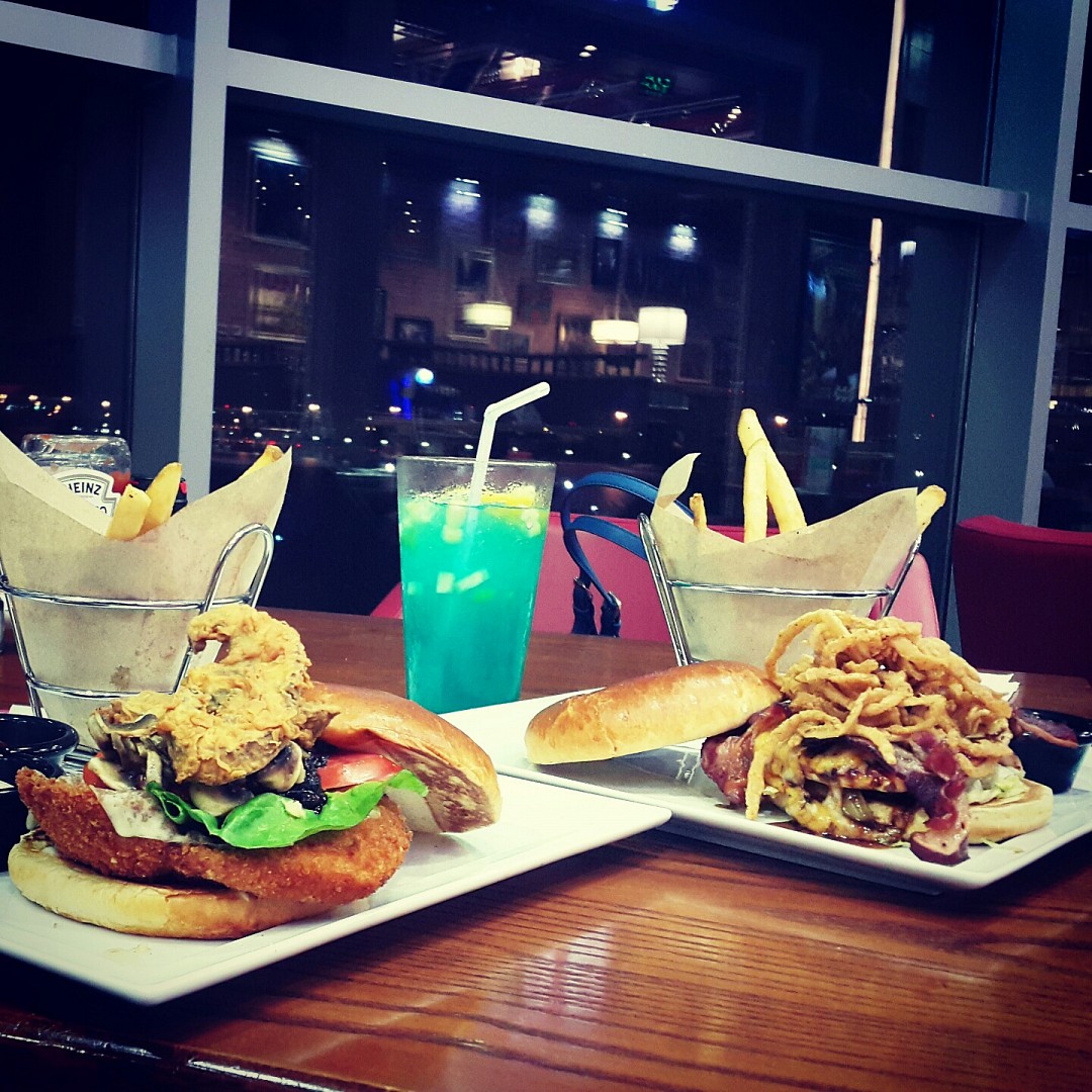 🍔 Friday's Burgers 🍔 @ تي جي آي فرايديز - البحرين