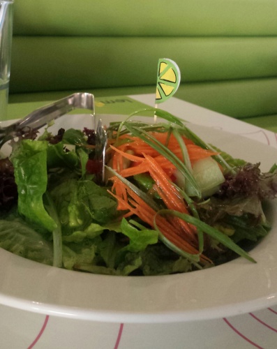 green salad @ ليمون شيشة بيسترو - البحرين