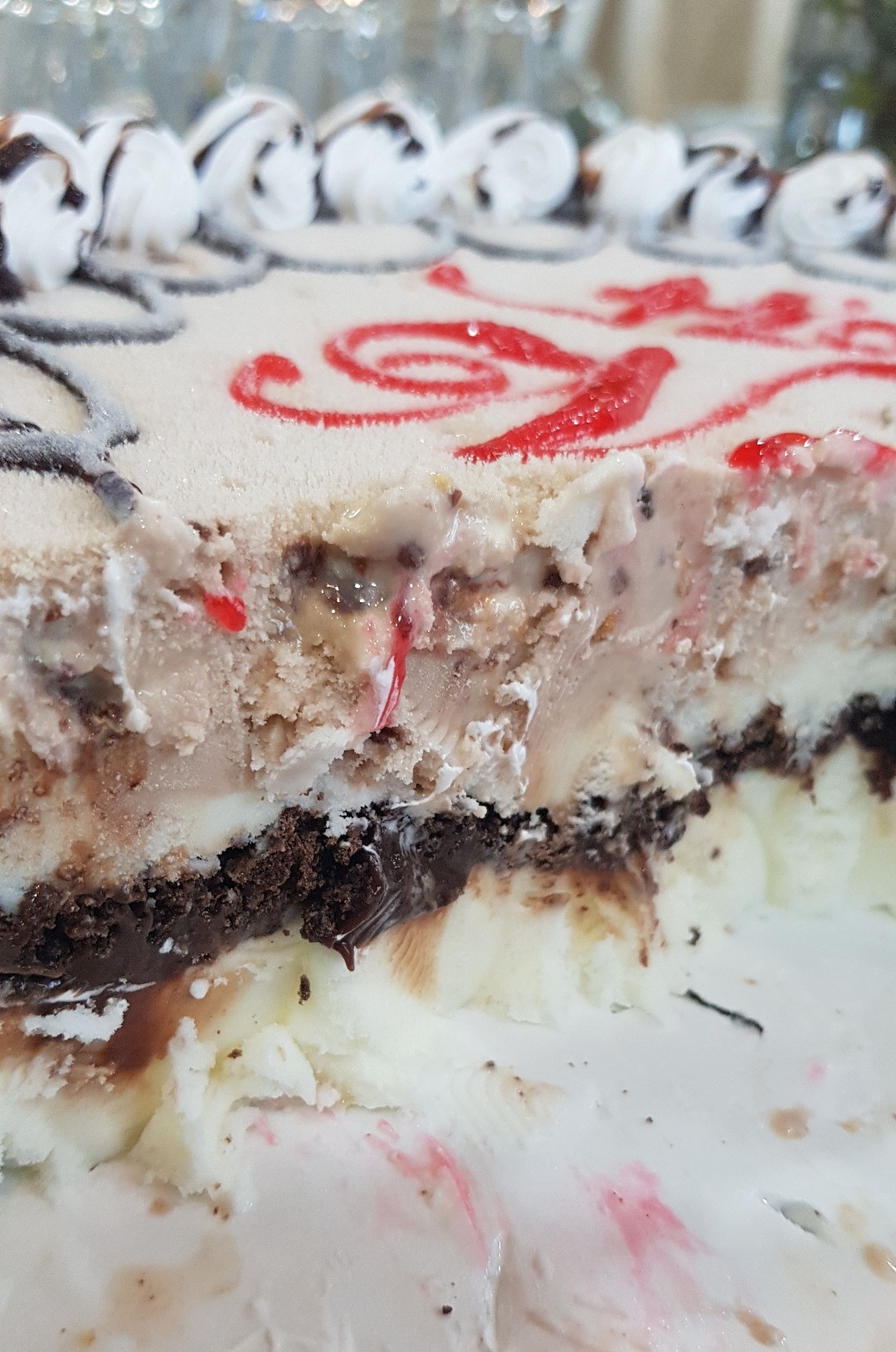snickers #icecream cake @ ديري كوين - البحرين