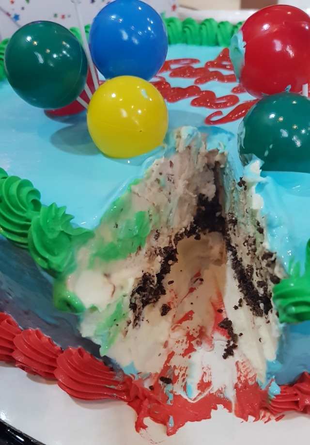 Oreo and snickers #icecream cake 😋