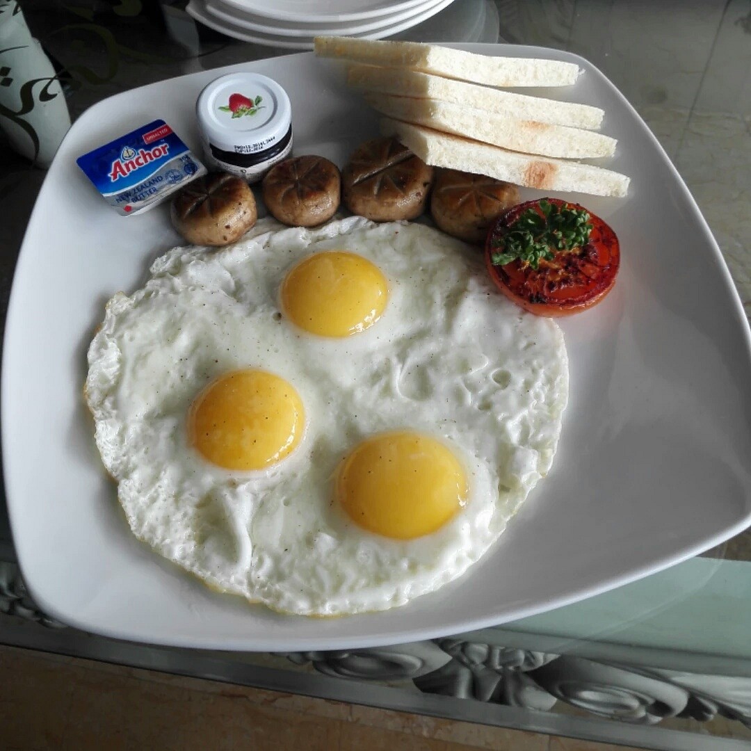 sunny side up egg @ تي كلوب - البحرين