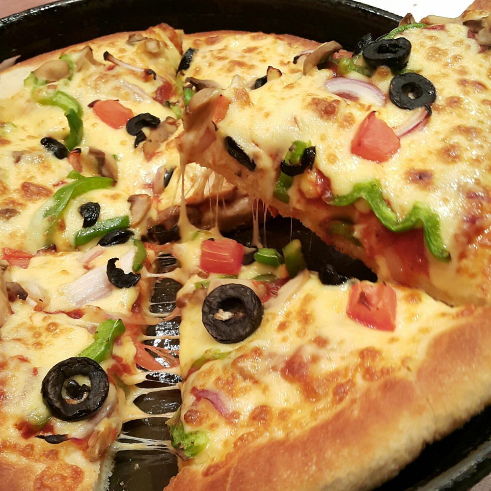 vegetable thick pan 🍕 @ Pizza Hut - Bahrain