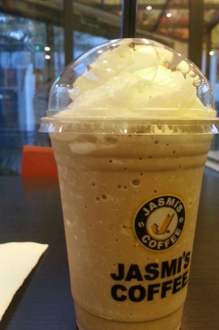 It was toffee something latte just fresh milk with toffee powder few toffee chunks and ice! I didn't liked it much ! 😒 @ Jasmi's Coffee - Bahrain