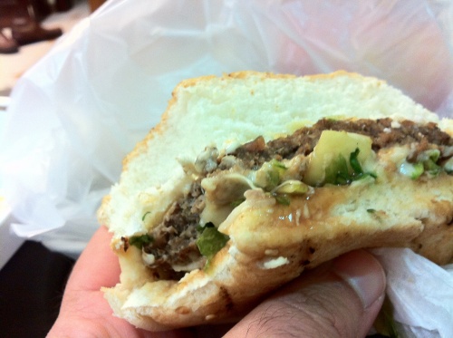 Special grilled burger @ مشويات قصر الرضا - البحرين