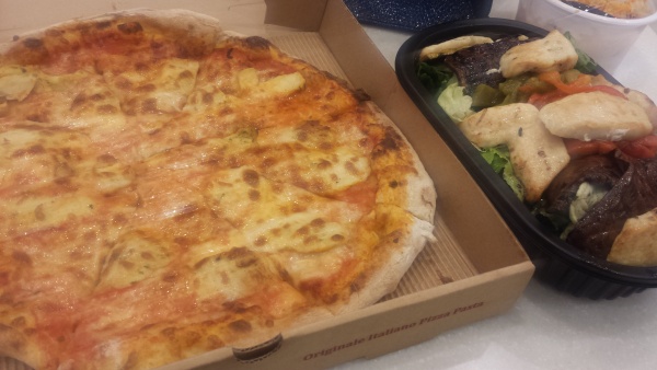 تشيكن بيزا @ Wood Pizza Pasta - Bahrain
