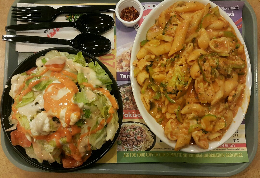 #pasta and #salad @ يم يم تري (فانيليز) - البحرين