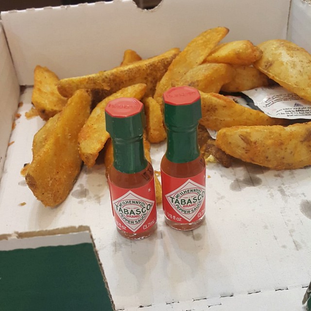 A cute twin baby tabasco came with papa Johns 😅