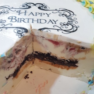 Oreo & strawberry 
#birthday_cake #icecream