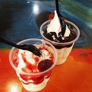 Hot fudge #icecream 
Colors 😆