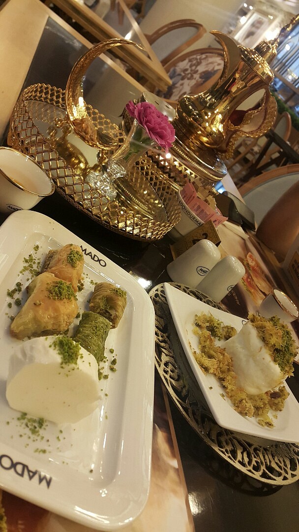 #Turkish #sweets 😋😋😋 @ مادو - البحرين