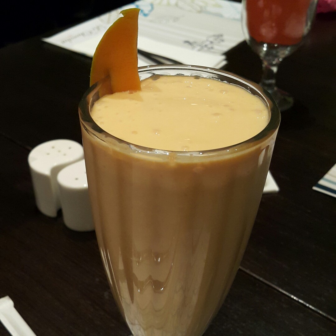 Mango smoothie, i couldnt even drink it. Never try it plz😠😤 @ Le Chocolat - Bahrain