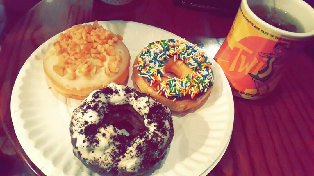 🍩🍩🍩🍩 @ Krispy Kreme Doughnuts and Coffee - الكويت