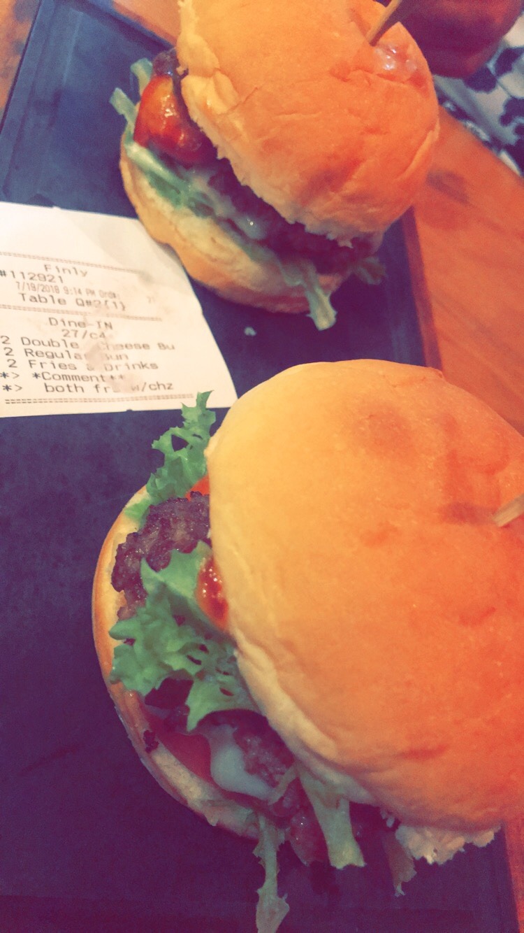 Double cheese burger @ لافا برجر - البحرين