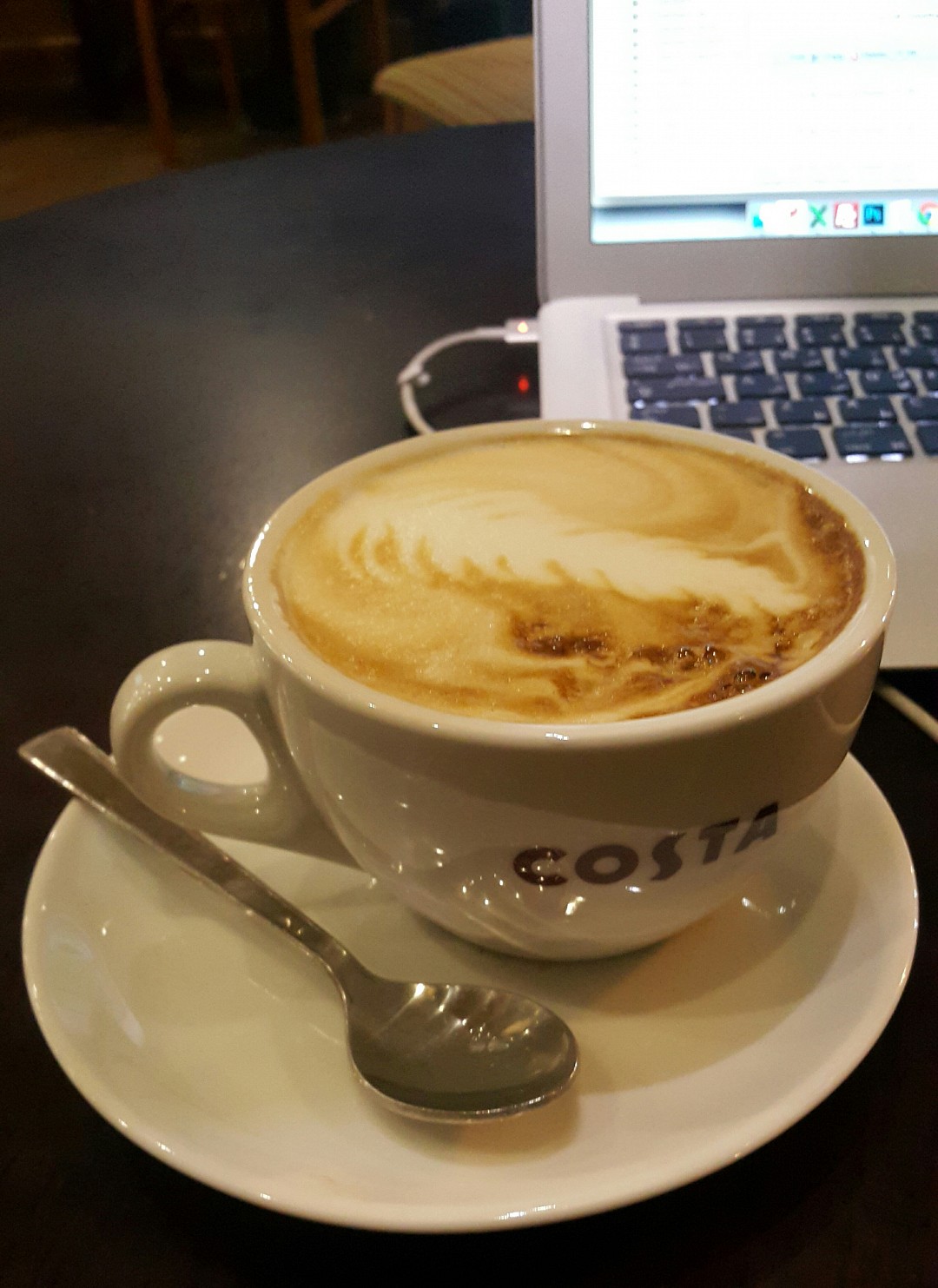 #flatwhite #coffee @ كوستا كوفي - البحرين
