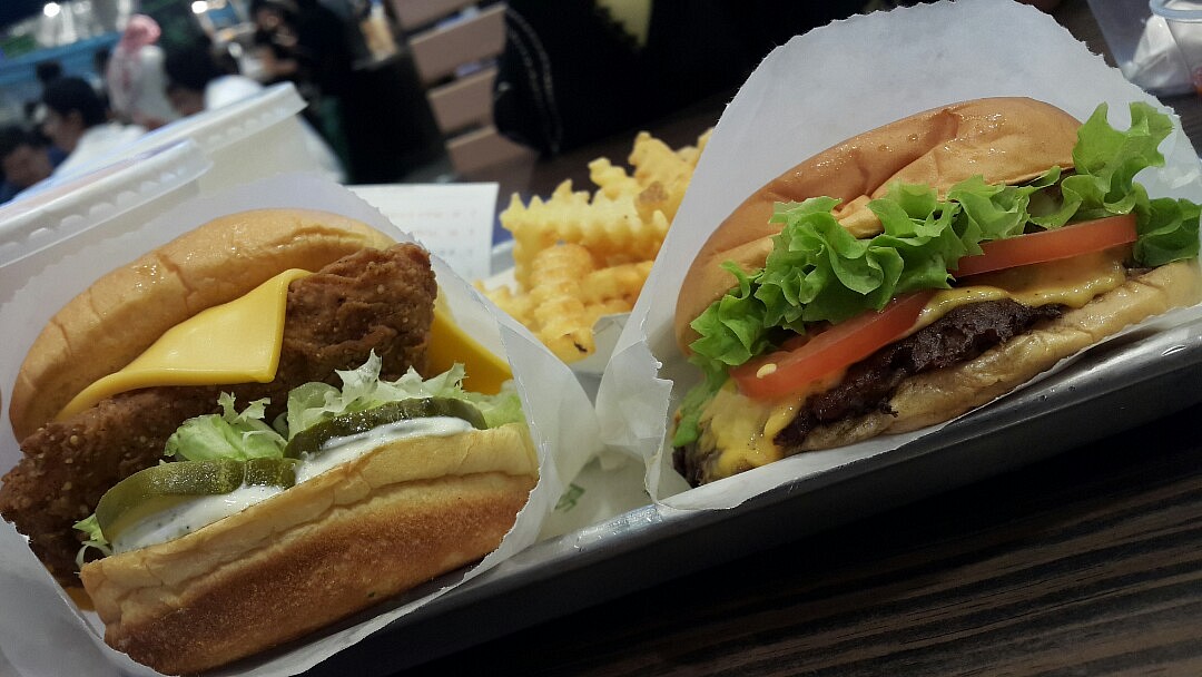 👌👌👌 @ Shake Shack - Bahrain