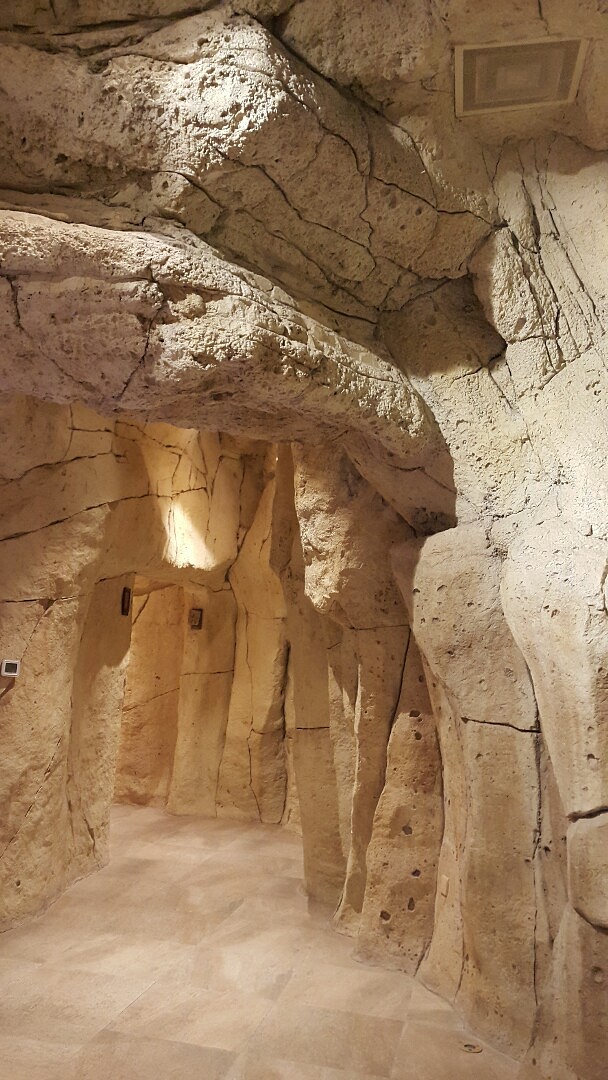 The cave ✌ @ The Cave - سلطنة عمان