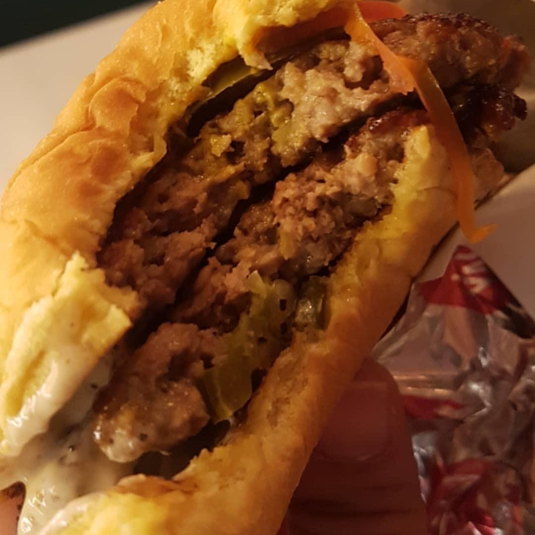 Customized burger @ مطعم ياسلام - البحرين