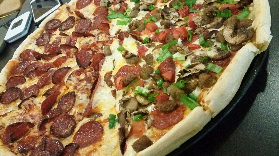 Xl round table pizza , the best pizza