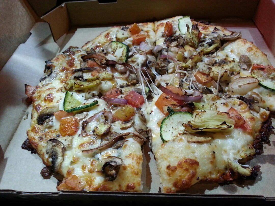#بيتزا #لذيذه #واو @ Round Table Pizza - Bahrain