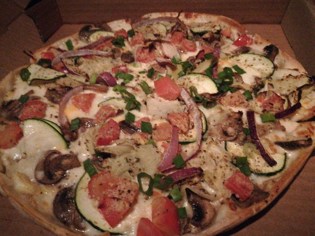 بيتزا خضار ممتازة @ Round Table Pizza - Bahrain