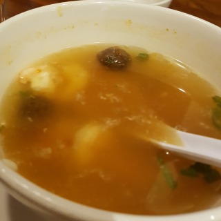 tom yom soup. not even taste like tom yom. don't try it. not nice