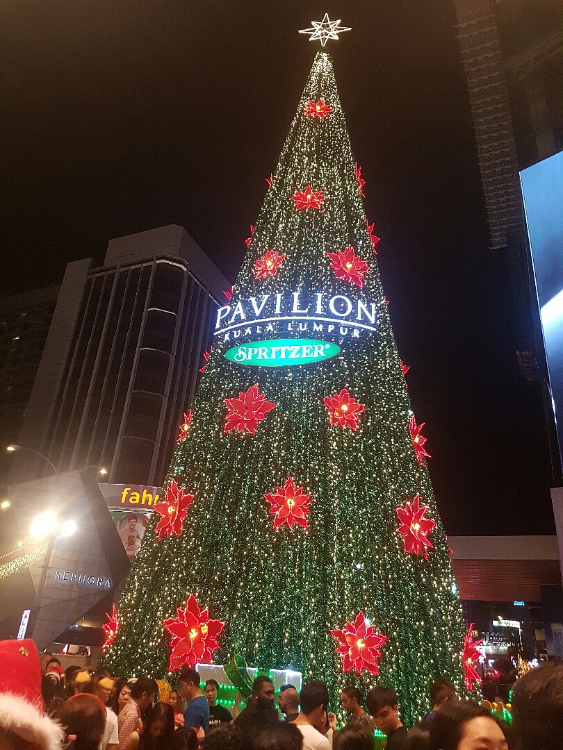 Christmas tree @ Pavilion Kuala Lumpur - ماليزيا