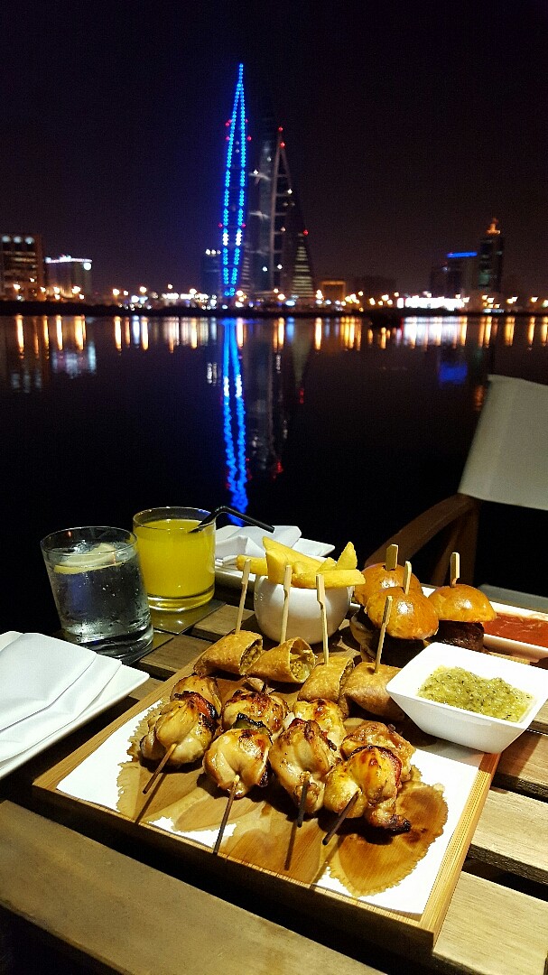 Mexican #chicken and mini #burger and #chicken tiryaki #ventus #four #seasons #hotel @ Ventus Lounge - البحرين