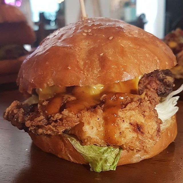 Sometimes all you need is a good ol' golden crispy fried chicken sandwich 🐣🐥🐓
.
.
Receive a Bizioner loyalty point with your order 🏆🎁