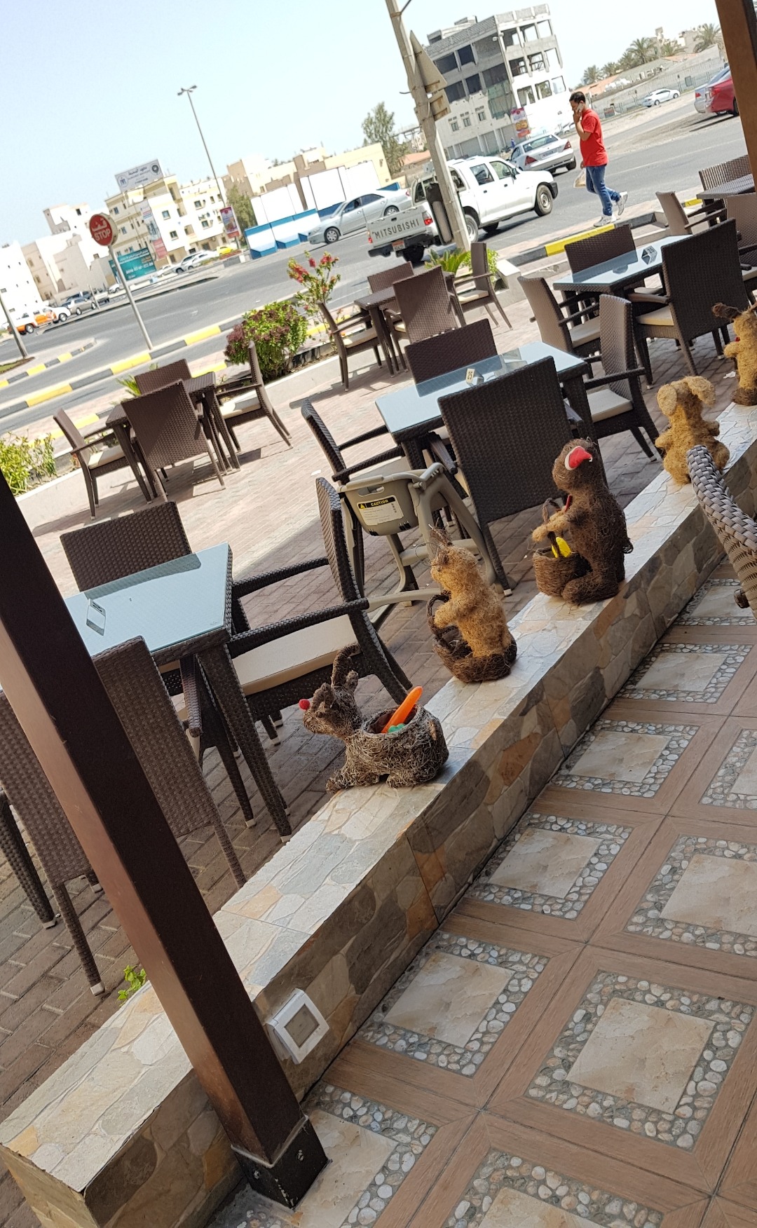 outdoor sitting area @ برنس برايد - البحرين