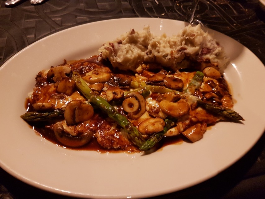 this main course was amazing I forgot the name of it but it is the first name in the menu for the chicken it's.. I rate this 5/5