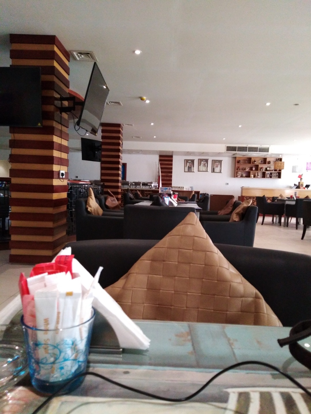 مكان جميل وراقي والاجمل بأن خدماتهم وتعامل الموظفين رائع @ LaShish Restaurant & Cafe - Bahrain