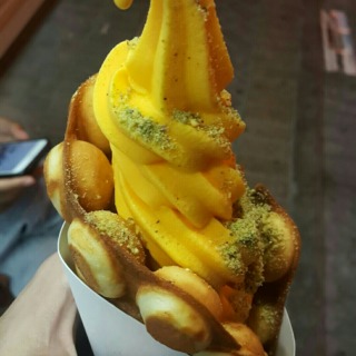 Bubble waffle with Saffron Icecream😍😍😍