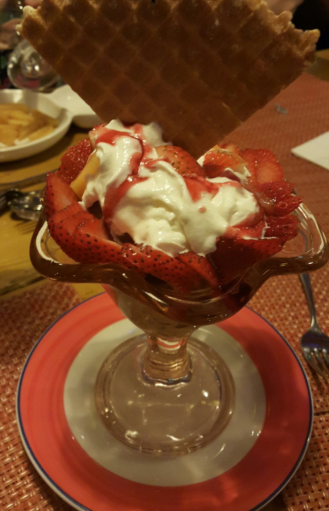 Valentino 😅
Its Scoop of #chocolate #icecream + #strawberry pieces + dream whip cream @ مقهى ومطعم الفرندا - البحرين